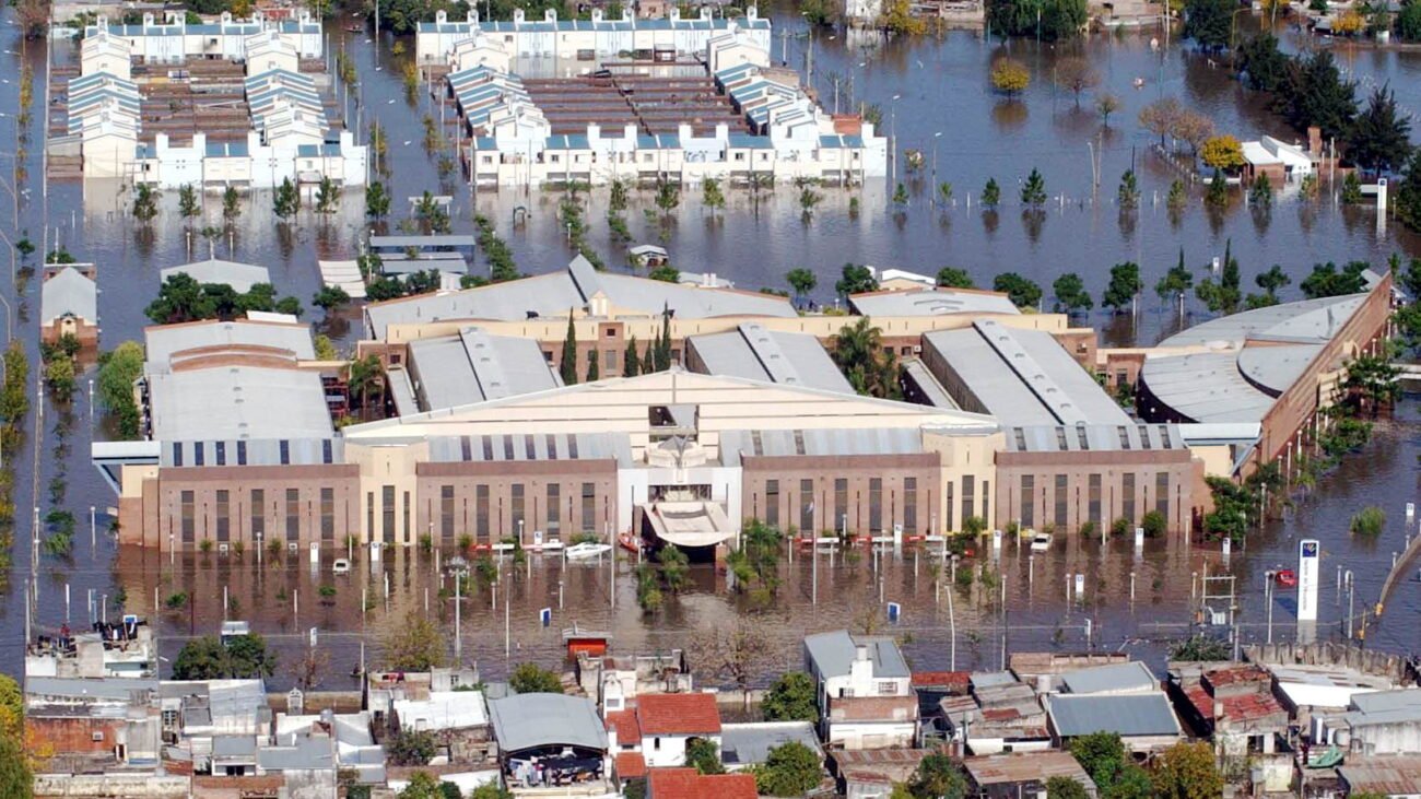 Télam Santa Fe 01 de Mayo de 2003
Vista aerea del Hospital de niños, cubierto por las aguas.
Foto:Juan Carlos Roleri